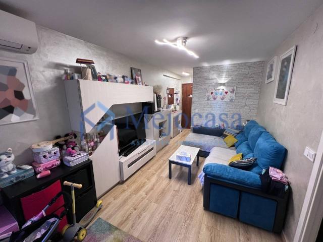 Piso para entrar a vivir con terraza en la zona de Campamento