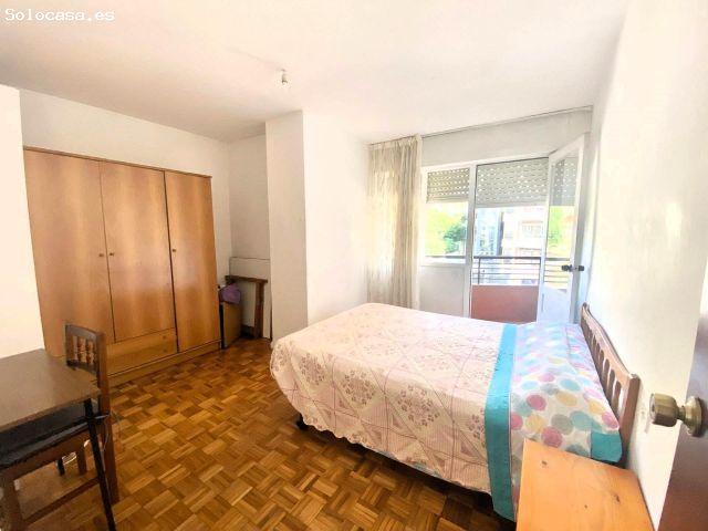 Piso para estudiantes de cuatro habitaciones en zona Peritos, Vigo