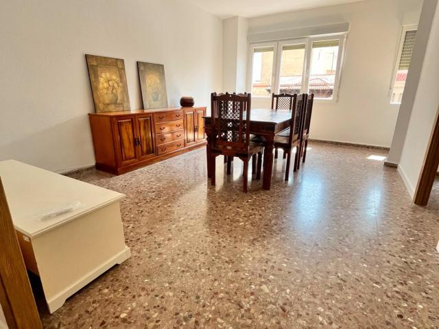 Piso para estudiantes en Avenida Casalduch 12