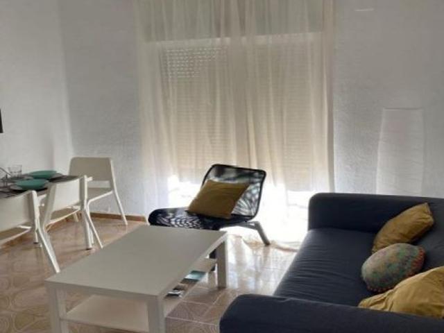 Piso para estudiantes en La Chana Calle Sagrada Familia – 4 habitaciones exteriores, aire acondici