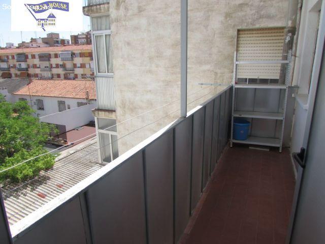 PISO PARA ESTUDIANTES EN LA ZONA DE ENSANCHE CIRCUNVALACIÓN