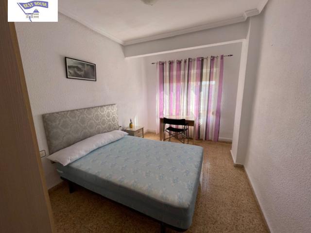PISO PARA ESTUDIANTES EN LA ZONA DE ENSANCHE CIRCUNVALACIÓN