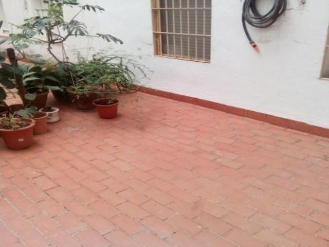 ¡Piso para estudiantes! Espectacular piso de 4 dormitorios con terraza y patio – Solo chicas
