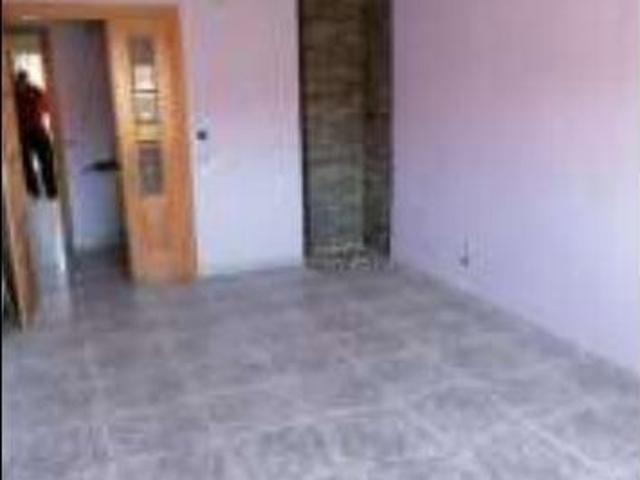 PISO PARA REFORMAR EN LA ROBLA