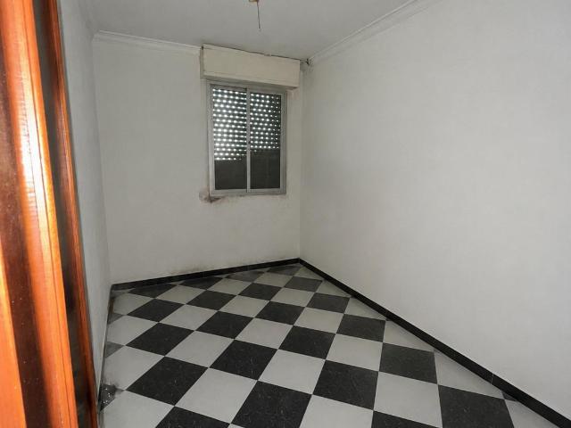 PISO PARA REFORMAR EN LAS TORRES, TRES DORMITORIOS Y DOS BAÑOS