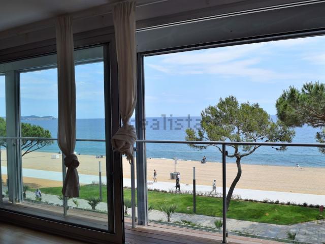 Piso, Platja Llarga, Castell Platja d&apos Aro