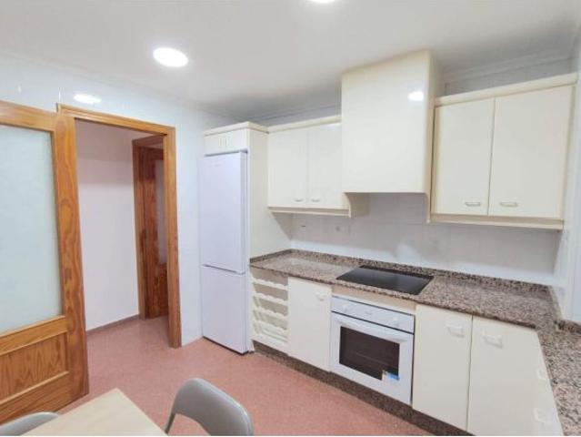 Piso por habitaciones para estudiantes en Altabix frente a la UMH con ascensor
