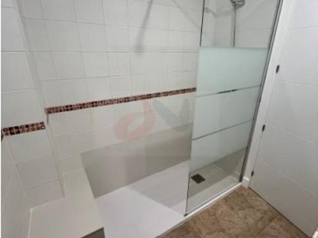 PISO RECIÉN RENOVADO · 3 DORMITORIOS · 2 BAÑOS · PATIO · 580 €/MES