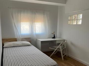 Piso recién reformado en Av. Barcelona, ideal para estudiantes
