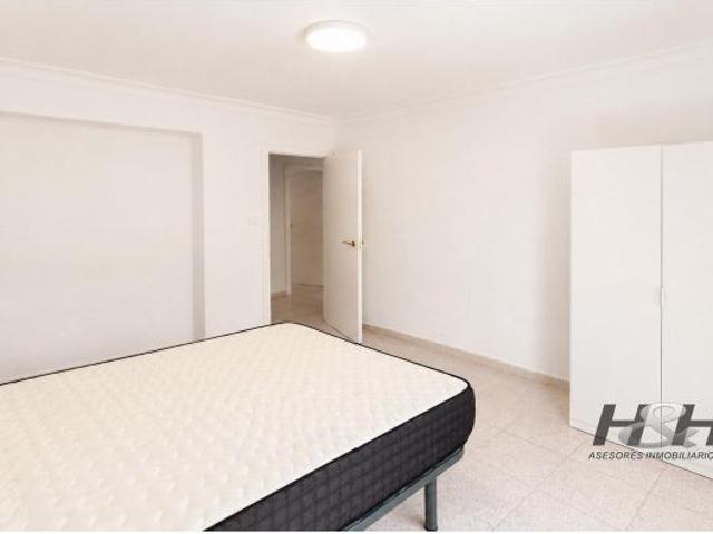 Piso reformado y luminoso en El Castell. / HH Asesores, Inmobiliaria en Burjassot/