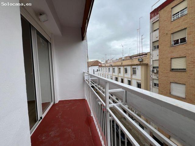 Piso reformado a estrenar con ascensor en Avenida Medina Azahara