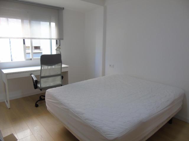 PISO REFORMADO A ESTRENAR PARA ESTUDIANTES – 3 HABITACIONES, 2 BAÑOS Y BALCÓN – ZONA UNIVERSIDADES. /HH Asesores, Inmobiliaria en Burjassot/