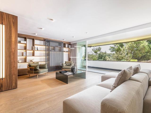 Piso reformado a tres vientos con amplias estancias exterior. 260m² Barcelona