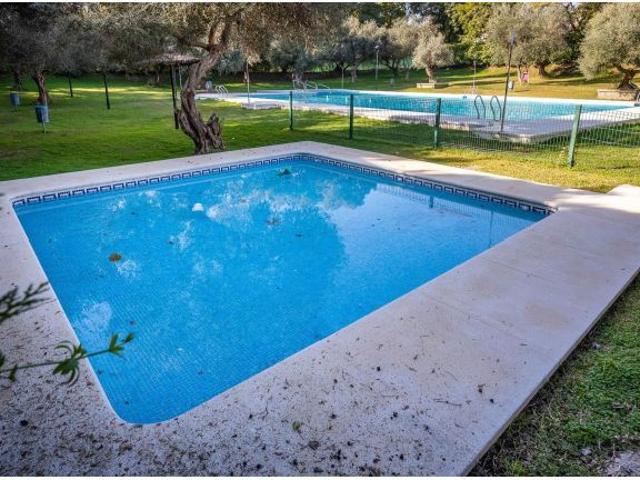 Piso reformado con espectaculares vistas de Sevilla, piscina y garaje doble en Mairena del Aljarafe