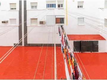 Piso reformado con piscina y garaje