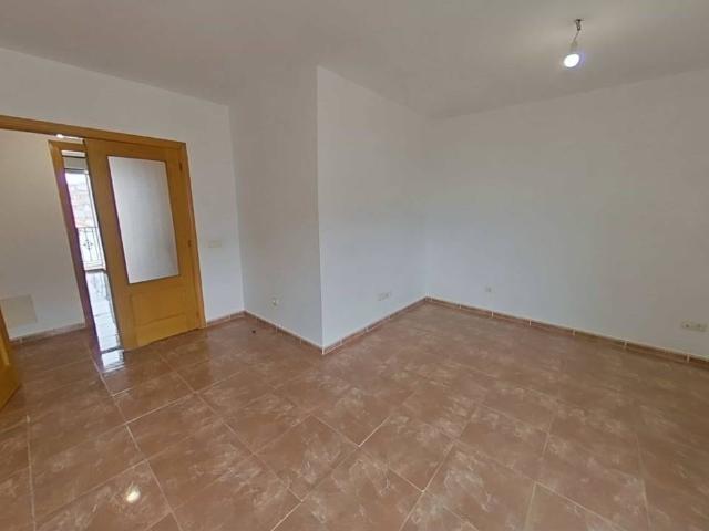 Piso Reformado con Plaza Garaje, 3 habitaciones, 2 Baños, Zona Urbana Lominchar