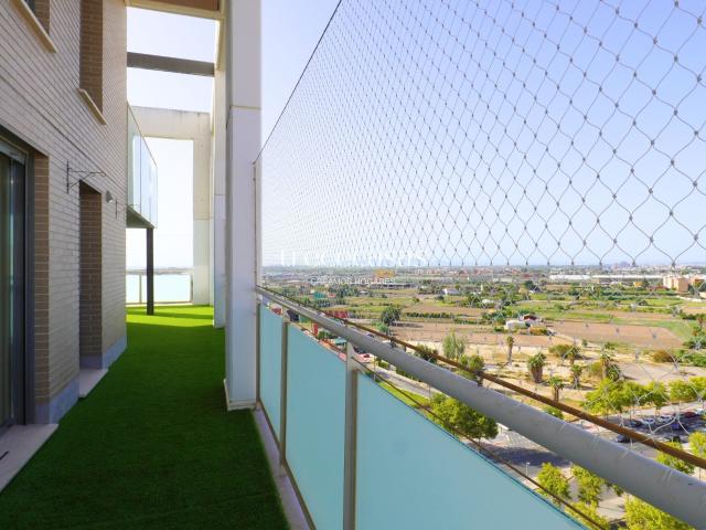 Piso reformado con terraza cerca de la Ciudad de las Ciencias