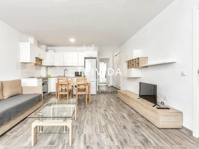 ¡Piso reformado con terraza en La Camella! 55m² Arona