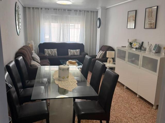 PISO REFORMADO DE 4 HABITACIONES