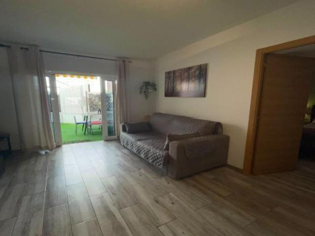 Piso Reformado de 2 Habitaciones en Los Cristianos con Piscina