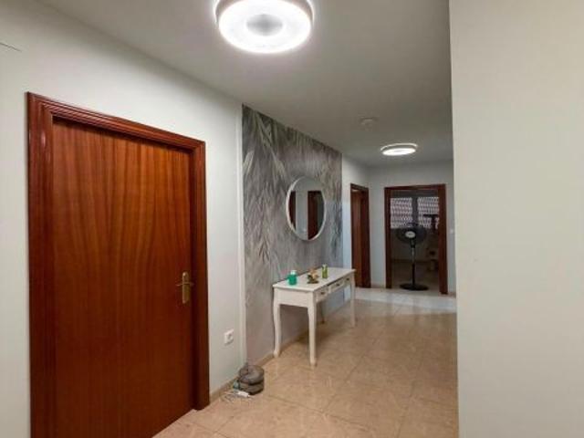Piso reformado de 3 habitaciones con garaje grande en Mequinenza