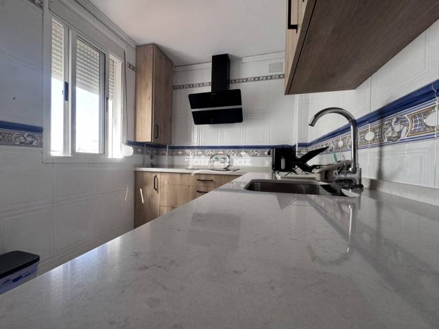 PISO REFORMADO DE 3 HABITACIONES EN EL CENTRO DE BRENES