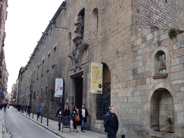 Piso Reformado en Venta en Barcelona con Contrato de Alquiler Vigente
