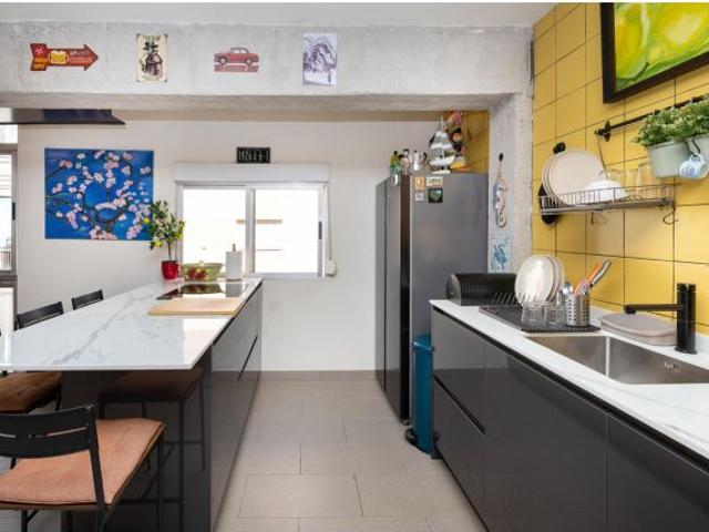 Piso Reformado en Zona Comercial y Universitaria de Granada €330,000