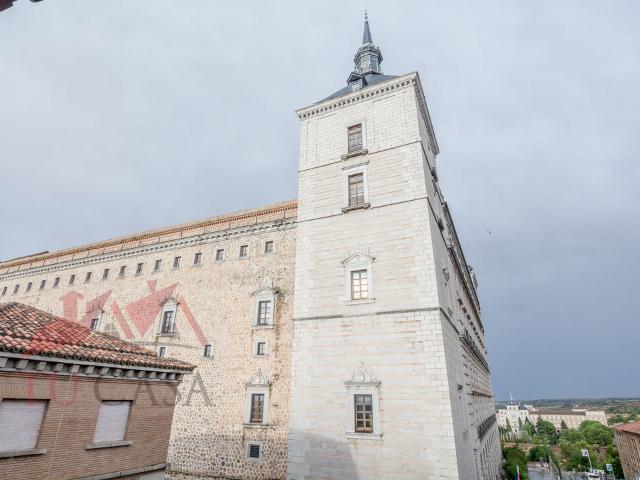 Piso reformado en alquiler – Luminoso y con magníficas vistas al Alcázar de Toledo
