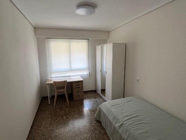 Piso reformado en alquiler para estudiantes de cuatro habitaciones en Castellón