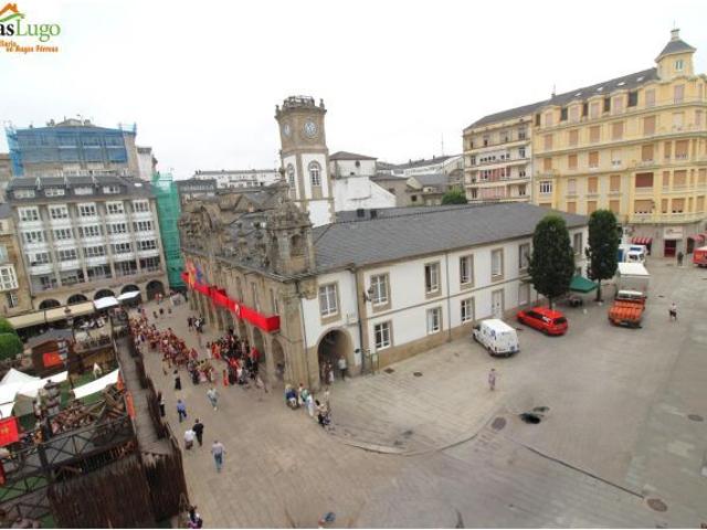 PISO REFORMADO EN LA PLAZA MAIOR DE LUGO