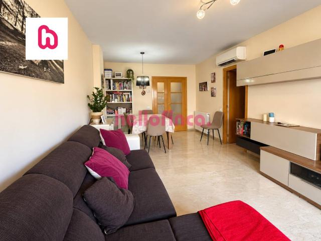 Piso reformado en Molins de Rei con piscina comunitaria y balcón
