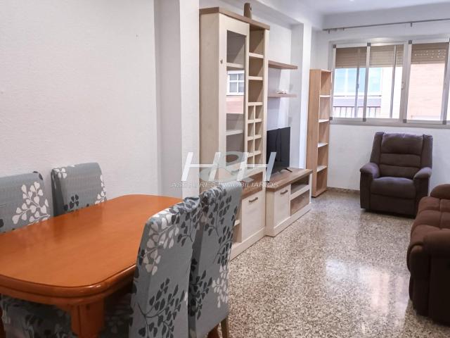 Piso reformado para 3 estudiantes en Concordia. / HH Asesores, Inmobiliaria en Burjassot /