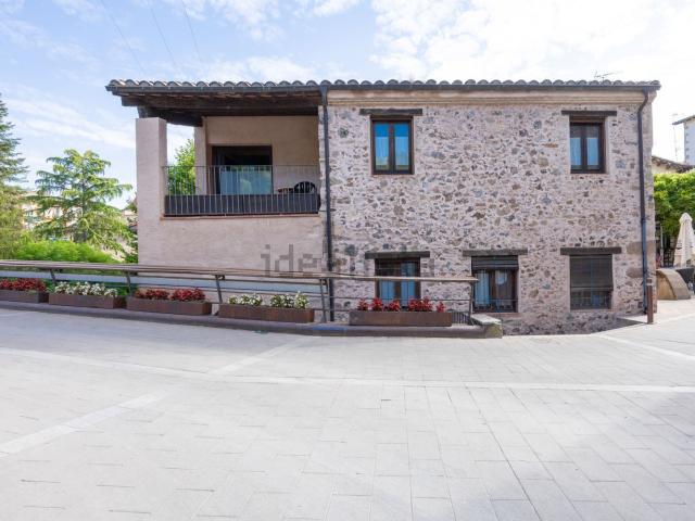 Piso, Santa Pau