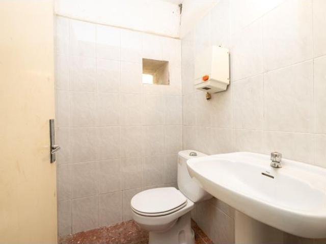 PISO SEGUNDO | REAL DE CARTUJA, 21 – GRANADA Vivienda con gran potencial de reforma en edificio sing
