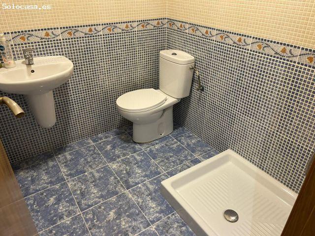 Piso seminuevo con ascensor en alquiler de 3 habitaciones y 2 baños!