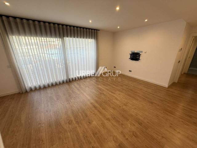 PISO SEMINUEVO DE 2 HABITACIONES CON PARKING EN CA N'AURELL
