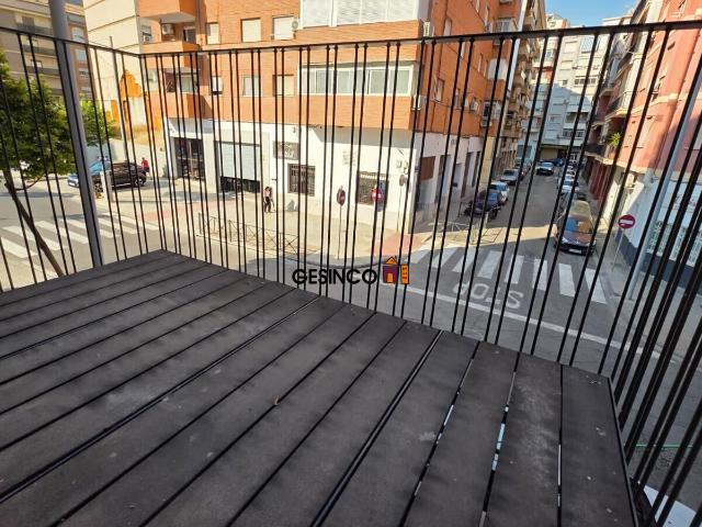 PISO SIN AMUEBLAR CON EXCELENTE TERRAZA EN ALQUILER