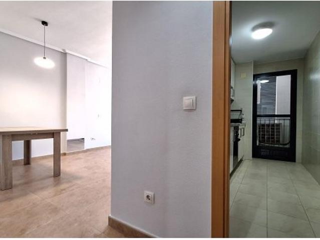 Piso SIN AMUEBLAR de 3 dormitorios y 2 baños con Piscina Comunitaria en Cabezo de Torres