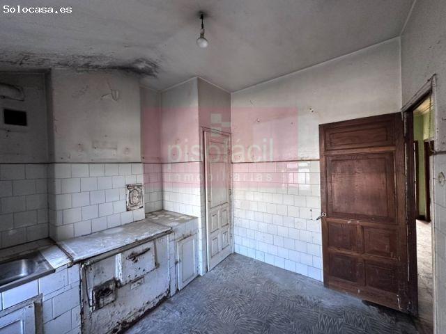 Piso sin ascensor para rehabilitar en Avd. de la Coruña!