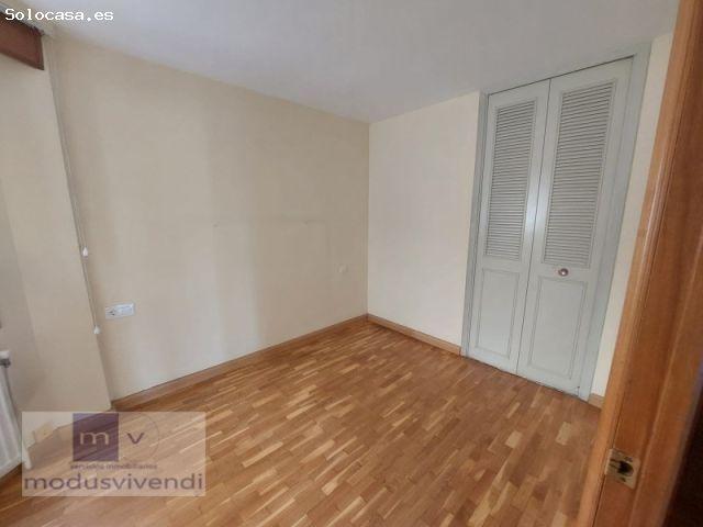 Piso sin muebles en el centro