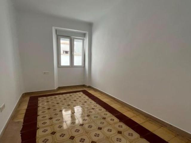 Piso sin muebles junto a Gran Capitán