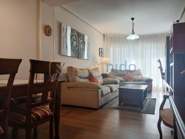 PISO TOTALMENTE REFORMADO en OBISPO QUESADA SEGOVIA de 4 dormit. ASCENSOR, 2 BAÑOS, TERRAZA, LAVADERO Y PATIO