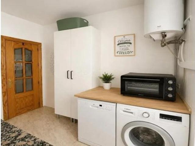 Piso totalmente reformado y amueblado, todo exterior, con terraza y trastero