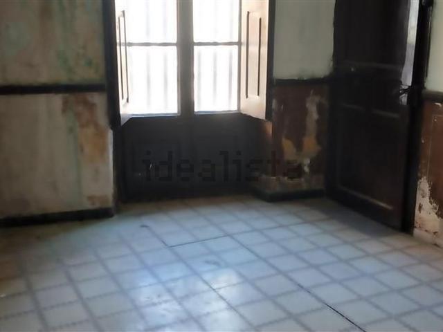 Piso, Valls