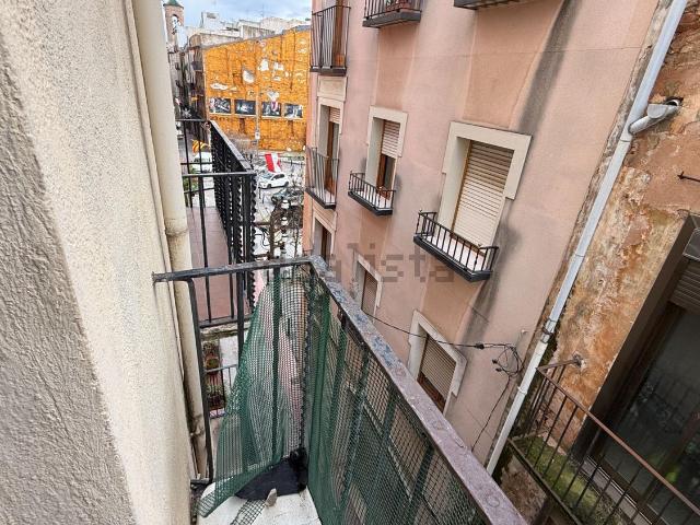 Piso, Valls