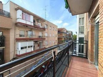 Calle de Angel Ripoll, Plaza de Carabanchel