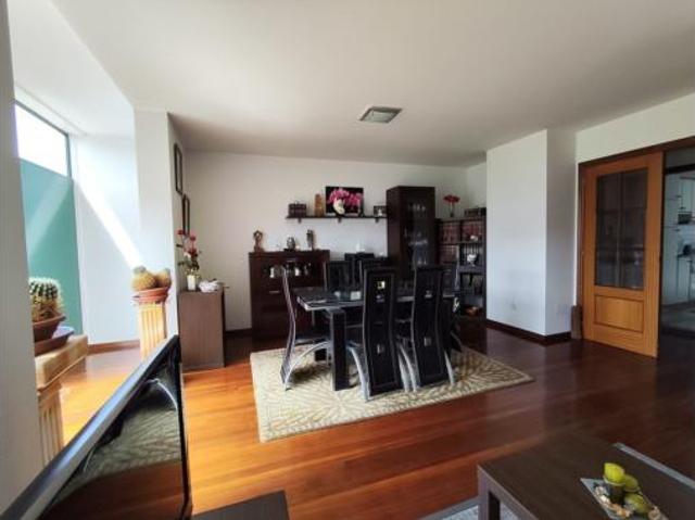 Piso Venta Brión, Adoufe