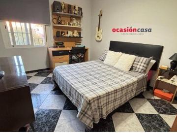 PISO Y 2 APARTAMENTOS A LA VENTA