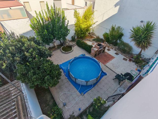 PISO Y BAJO, CON GARAJE,TERRAZA Y PATIO
